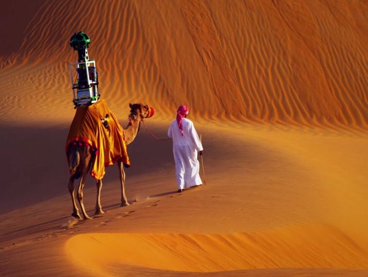 連人力都無法進行的沙漠只能仰賴駱駝囉。 Google Street View camel